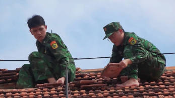 Biên phòng Gia Lai chung tay khắc phục hậu quả mưa bão